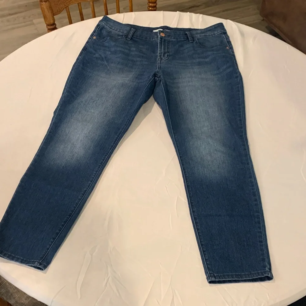 Old Navy Women's Skinny Jeans in Deep Indigo - Picture 2 of 8